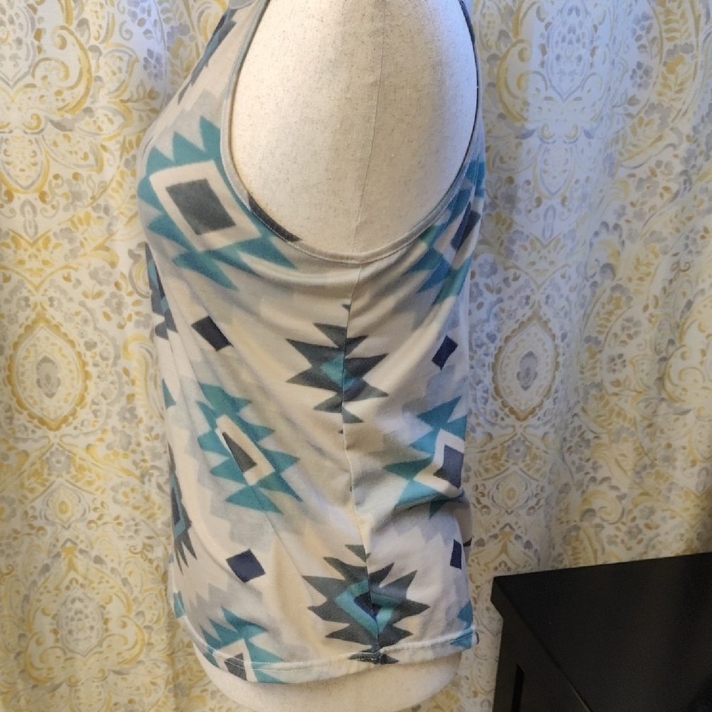 Geometric Patterned Halter Top - Picture 4 of 4